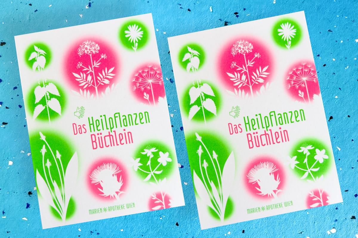 Das Cover des Heilpflanzen-Büchleins der Marien Apotheke Wien in zweifacher Ausführung